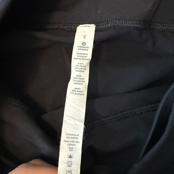 Lululemon black leggings with mesh detail size 6 - Picture 3 of 6